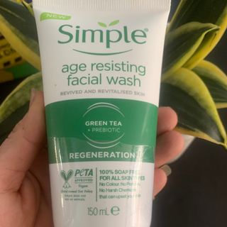 Sữa rửa mặt Simple giúp kiềm dầu và ngừa mụn hiệu quả - cho da dầu mụn 150ml [DIỆN MẠO MỚI]