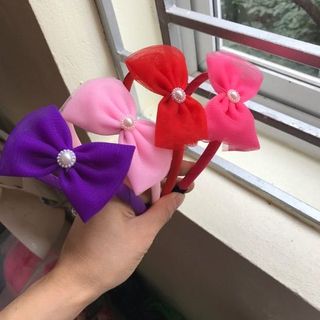 Cài tóc nơ đáng yêu cho bé gái
