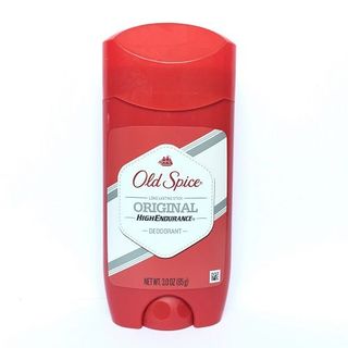 Lăn khử mùi Old Spice HighEndurane có mùi hương rất "Tây" khác biệt với các sản phẩm khử mùi đại trà trong nước.