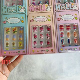 Bộ dán móng có keo 811(lố 12 hộp)