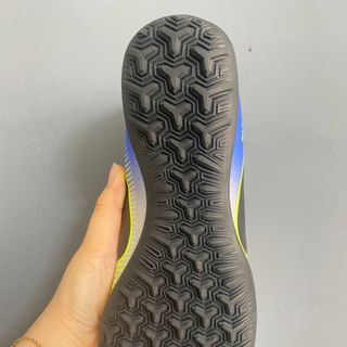 Giày đá bóng Mercurial Victory 6 màu xám gót xanh dương đinh TF giá sỉ