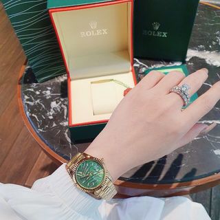 ĐỒNG HỒ NỮ TRUNG CẤP RÔ LE KHOÁ BƯỚM
