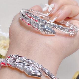 VÒNG TAY RẮN BẠC TA HÀNG DÀY DẶN - THẮNG GIANG