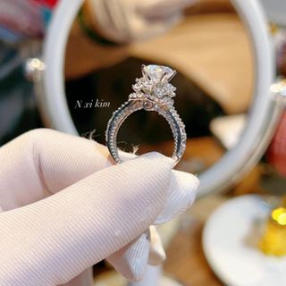 NHẪN HOA ĐÍNH KIM CƯƠNG MOISSANITE TẶNG KÈM KIỂM ĐỊNH QUỐC TẾ - THẮNG GIANG