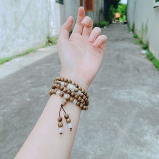 VÒNG TAY TRẦM HƯƠNG TỐC THIÊN NHIÊN 108 HẠT PHỐI LU THỐNG GIÁC VÀNG 24KARA - THẮNG GIANG