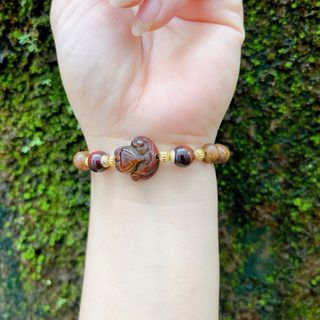 VÒNG TAY TRẦM HƯƠNG TỐC DẸT PHỐI HỒ LY ĐÁ THẠCH ANH MẮT HỔ THIÊN NHIÊN - THẮNG GIANG