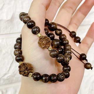 VÒNG TAY TRẦM HƯƠNG SÁNH THIÊN NHIÊN 8 LY GẮN HOA SEN - THẮNG GIANG