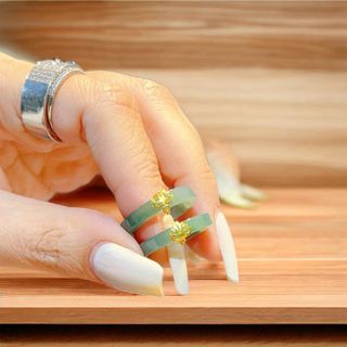 NHẪN NGỌC LAM THIÊN NHIÊN BẢN VUÔNG BỌC SEN VÀNG TÂY 10 KARA - THẮNG GIANG