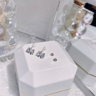 BÔNG TAI NƠ ĐÍNH ĐÁ TINH XẢO CÓ THẺ HÓA ĐƠN - THẮNG GIANG
