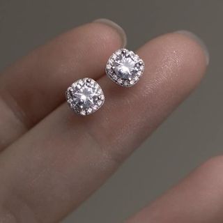 BÔNG TAI NỤ VUÔNG BẠC TA ĐÍNH ĐÁ CÓ THẺ HÓA ĐƠN - THẮNG GIANG