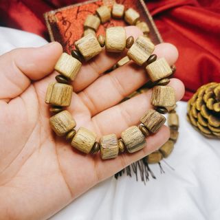 VÒNG TAY TRẦM HƯƠNG BANH MALAI MỘC THIÊN NHIÊN CAO CẤP - THẮNG GIANG