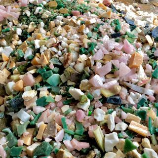 VỤN ĐÁ THÔ THẠCH ANH THIÊN NHIÊN 1KG - THẮNG GIANG