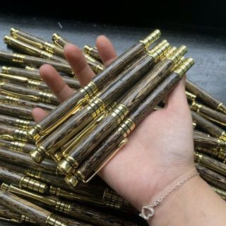 BÚT MÁY TRẦM HƯƠNG SÁNH CHÌM THIÊN NHIÊN KÈM HỘP GỖ SANG TRỌNG - THẮNG GIANG