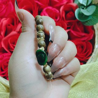 VÒNG TAY TRẦM HƯƠNG TỐC PHỐI NGÂN LƯỢNG NGỌC CẨM THẠCH SƠN THỦY THIÊN NHIÊN - THẮNG GIANG