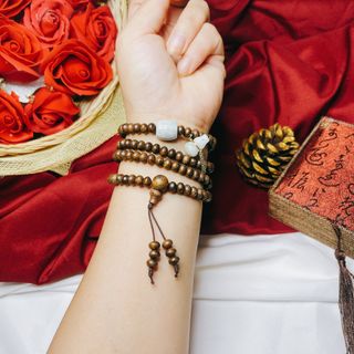 VÒNG TAY TRẦM HƯƠNG TỐC DẸT PHỐI HỒ LY LU THỐNG NGỌC CẨM THẠCH TUÝP A - THẮNG GIANG