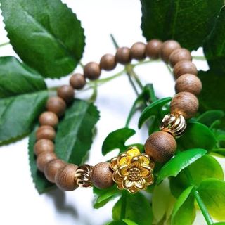 VÒNG TAY TRẦM HƯƠNG TỐC THIÊN NHIÊN PHỐI CHARM SEN BẠC TA XI VÀNG - THẮNG GIANG