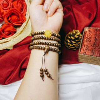 VÒNG TAY TRẦM HƯƠNG TỐC DẸT PHỐI CỎ BỐN LÁ THIÊN NHIÊN - THẮNG GIANG