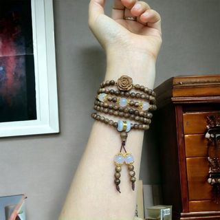 VÒNG TAY TRẦM HƯƠNG TỐC THIÊN NHIÊN 4 LY PHỐI LU THỐNG CHARM HOA HỒNG - THẮNG GIANG