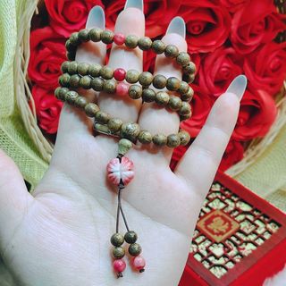 VÒNG TYA TRẦM HƯƠNG TỐC THIÊN NHIÊN PHỐI CỎ BỐN LÁ THẠCH ANH HỒNG - THẮNG GIANG