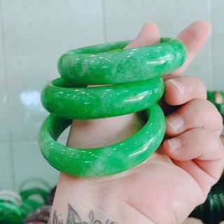 VÒNG TAY BẢN HẸ CẨM THẠCH XANH THIÊN NHIÊN - THẮNG GIANG