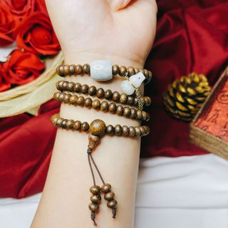 VÒNG TAY TRẦM HƯƠNG TỐC DẸT PHỐI HỒ LY LU THỐNG NGỌC CẨM THẠCH TUÝP A - THẮNG GIANG