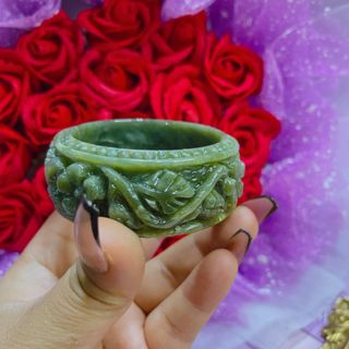 VÒNG TAY ĐÁ SERPENTINE XANH KHẮC HOA THIÊN NHIÊN - THẮNG GIANG