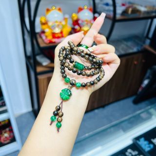 VÒNG TAY TRẦM HƯƠNG SÁNH PHỐI CHARM LU THỐNG CỎ BỐN LÁ NGỌC CẨM THẠCH LOẠI 2 - THẮNG GIANG