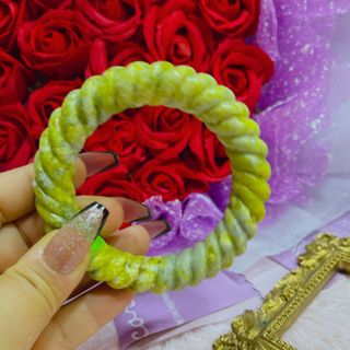 VÒNG TAY ĐÁ SERPENTINE THIÊN NHIÊN DÁNG XOẮN - THẮNG GIANG