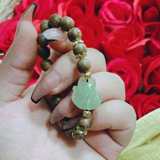 VÒNG TAY TRẦM HƯƠNG PHỐI HỒ LY CHALCEDONY THIÊN NHIÊN - THẮNG GIANG