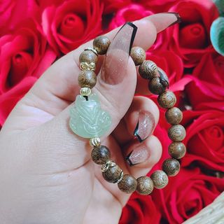 VÒNG TAY TRẦM HƯƠNG PHỐI HỒ LY CHALCEDONY THIÊN NHIÊN - THẮNG GIANG