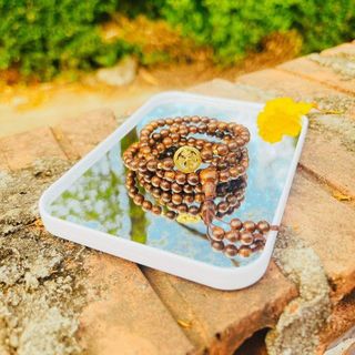 VÒNG TAY TRẦM HƯƠNG TỐC THIÊN NHIÊN PHỐI CHARM BÁNH XE PHÁP LUÂN - THẮNG GIANG