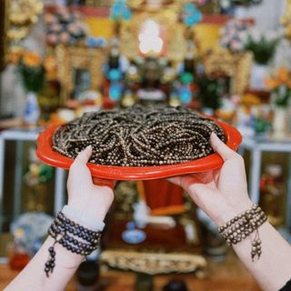 VÒNG TAY TRẦM HƯƠNG TỐC THIÊN NHIÊN 6 LY TẶNG HỘP ĐỰNG SANG TRỌNG - THẮNG GIANG