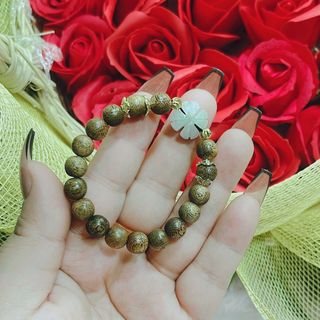 VÒNG TAY TRẦM HƯƠNG TỐC PHỐI CỎ BỐN LÁ CẨM THẠCH TRẮNG THIÊN NHIÊN - THẮNG GIANG