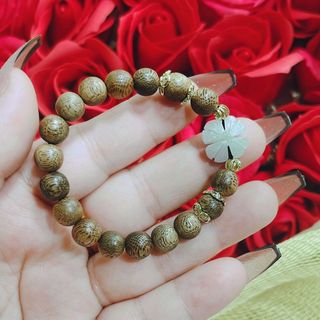 VÒNG TAY TRẦM HƯƠNG TỐC PHỐI CỎ BỐN LÁ CẨM THẠCH TRẮNG THIÊN NHIÊN - THẮNG GIANG