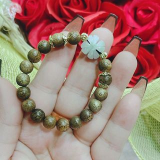 VÒNG TAY TRẦM HƯƠNG TỐC PHỐI CỎ BỐN LÁ CẨM THẠCH TRẮNG THIÊN NHIÊN - THẮNG GIANG