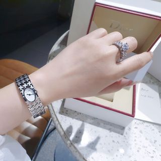 ĐỒNG HỒ NỮ CAO CẤP DYOR DẠNG VÒNG ÔM TAY SIÊU SANG