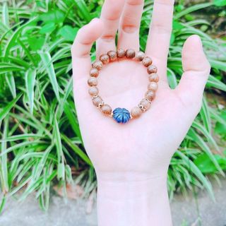 VÒNG TAY TRẦM HƯƠNG TỐC PHỐI CỎ BỐN LÁ ĐÁ LAPIZ THIÊN THANH THIÊN NHIÊN - THẮNG GIANG