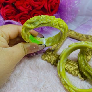 VÒNG TAY ĐÁ SERPENTINE VÀNG TRẠM KHẮC HOA VĂN THIÊN NHIÊN - THẮNG GIANG