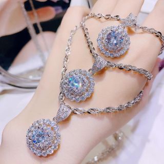 DÂY CHUYỀN XI BẠCH KIM MẶT HOA GẮN KIM CƯƠNG MOISSANITE TẶNG KÈM KIỂM ĐỊNH QUỐC TẾ - THẮNG GIANG