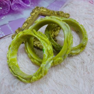 VÒNG TAY ĐÁ SERPENTINE VÀNG TRẠM KHẮC HOA VĂN THIÊN NHIÊN - THẮNG GIANG