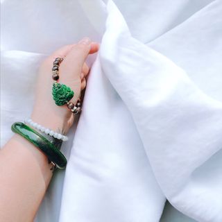 VÒNG TAY HỒ LY CHÚA NGỌC CẨM THẠCH SƠN THỦY THIÊN NHIÊN PHỐI TRẦM HƯƠNG SÁNH - THẮNG GIANG
