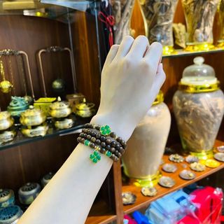 VÒNG TAY TRẦM TỐC PHỐI CHARM CỎ BỐN LÁ XI TĨNH ĐIỆN - THẮNG GIANG