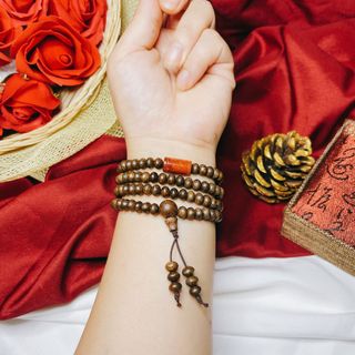 VÒNG TAY TRẦM HƯƠNG TỐC PHỐI LU THỐNG NGỌC HUYẾT THIÊN NHIÊN - THẮNG GIANG
