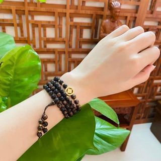 VÒNG TAY TRẦM HƯƠNG SÁNH CHÌM THIÊN NHIÊN PHỐI BÁNH XE PHÁP LUÂN BẠC TA XI VÀNG 24 KARA - THẮNG GIANG