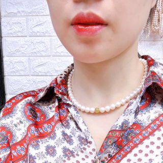 VÒNG CỔ NGỌC TRAI NUÔI THIÊN NHIÊN PHỐI CHARM BI XI VÀNG - THẮNG GIANG