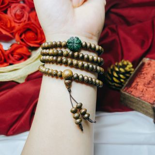 VÒNG TAY TRẦM HƯƠNG TỐC DẸT THIÊN NHIÊN PHỐI CỎ BỐN LÁ CẨM THẠCH - THẮNG GIANG