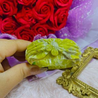 VÒNG TAY ĐÁ SERPENTINE VÀNG TRẠM KHẮC HOA NI 56 THIÊN NHIÊN - THẮNG GIANG