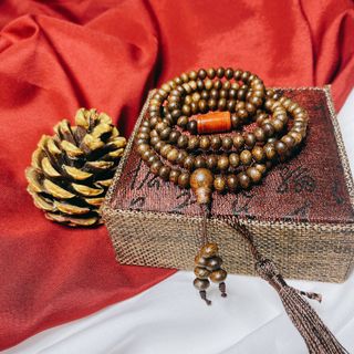 VÒNG TAY TRẦM HƯƠNG TỐC PHỐI LU THỐNG NGỌC HUYẾT THIÊN NHIÊN - THẮNG GIANG