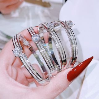 VÒNG TAY BẠC Ý XI BẠCH KIM GẮN KIM CƯƠNG MOISSANITE TẶNG KÈM KIỂM ĐỊNH QUỐC TẾ - THẮNG GIANG