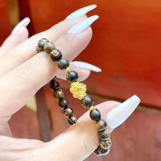 VÒNG TAY TRẦM HƯƠNG SÁNH CHÌM THIÊN NHIÊN PHỐI SEN VÀNG 10 KARA - THẮNG GIANG